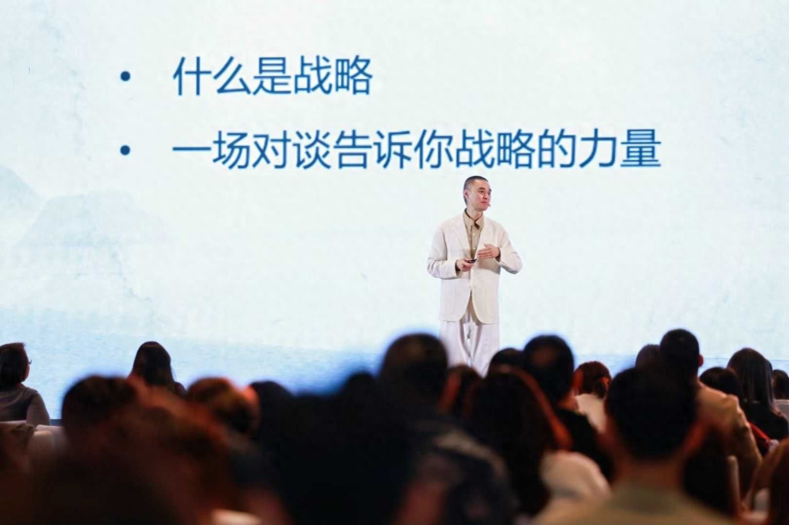 2年营收过亿，冯唐的“宇宙第一管理学堂”怎么做到的？